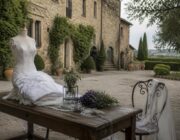 Matrimonio natural chic a Siena: tre abiti da sposa con perle e dettagli preziosi