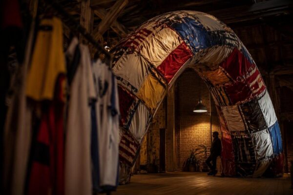 Upcycling delle maglie da calcio: 5 brand che trasformano l'icona sportiva in sostenibilità