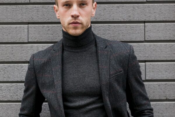 Sotto la giacca: come sostituire la camicia con una polo raffinata