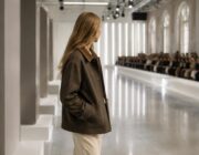 Come la barn jacket ha conquistato le passerelle: storia e stile di un must have autunnale
