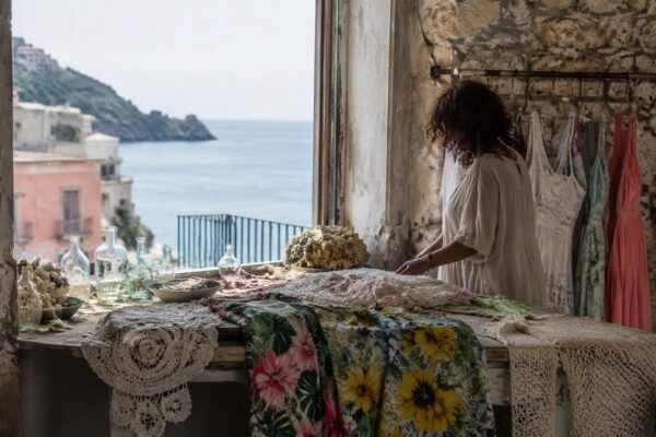 Dolce & Gabbana lancia la collezione Stravaganza siciliana SS27