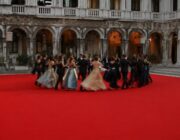 Heather Parisi incanta il red carpet della 83ª Mostra del Cinema di Venezia con un look anni '80