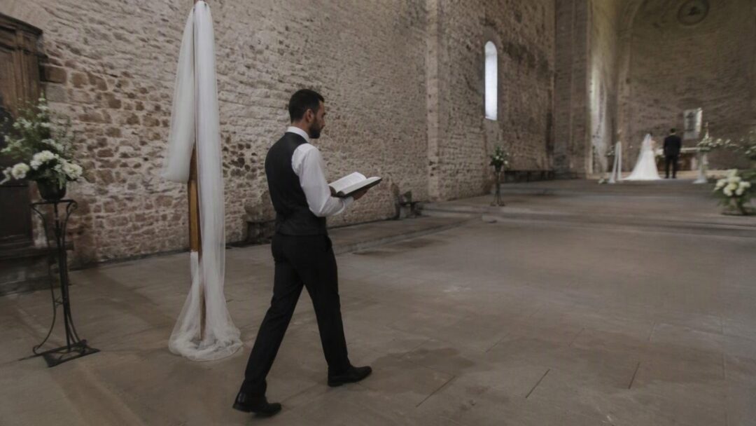 Matrimonio in Val d’Orcia: Damiano David e Dove Cameron al Palazzo Comunale