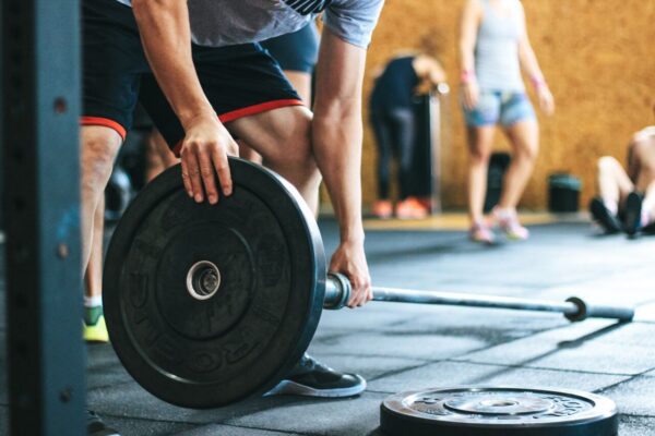 Creatina e performance atletica: cosa dice la scienza e perché l’origine conta