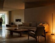 Scopri la collezione di poltrone, divani e tavoli firmata Conte Casa