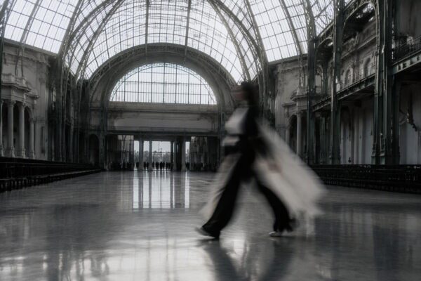 Chanel primavera-estate 2027: il nuovo linguaggio di Matthieu Blazy
