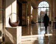 Half-moon bag: la nuova It Bag di Celine per la stagione fredda
