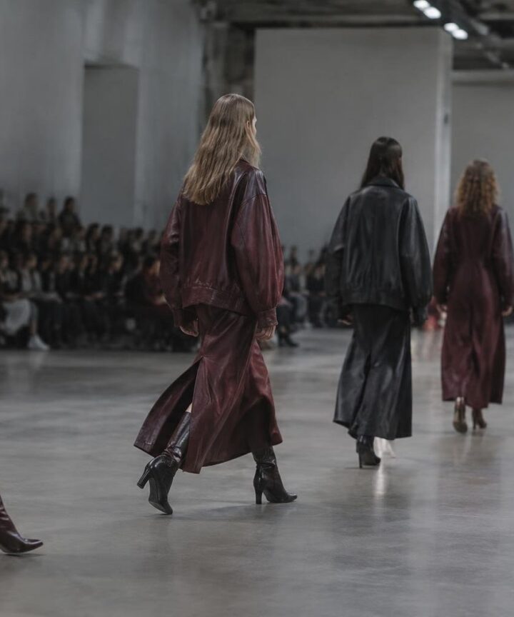 Moda autunno-inverno 2026: pelle e similpelle in primo piano