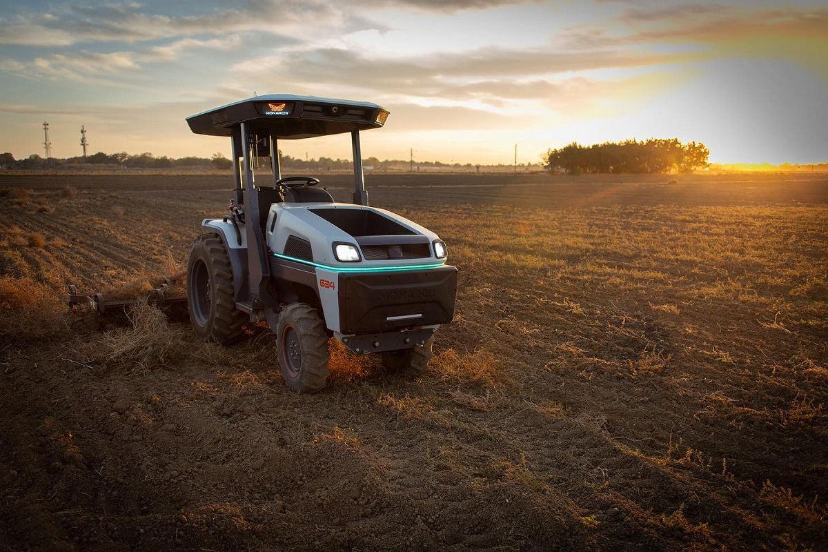 Monarch Tractor recauda varios millones para tractores eléctricos autónomos