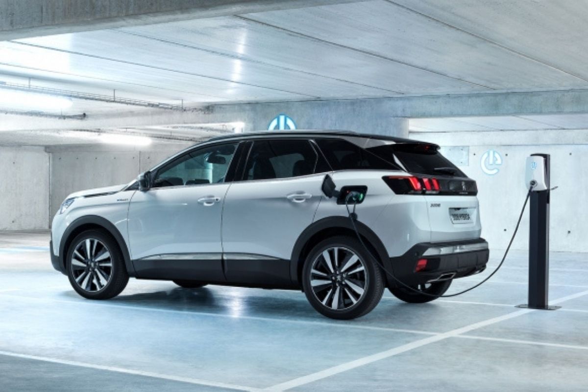 3008 Hybrid, el SUV híbrido de Peugeot: la transición energética que no deja de funcionar