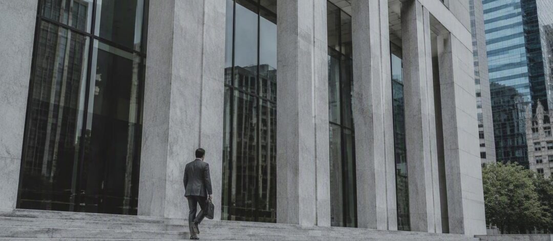 Empresarios y familias adquieren participaciones en bancos y gestoras