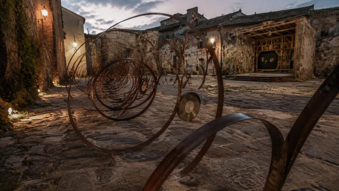 Iniciativas artísticas y tecnológicas revitalizan pueblos abandonados