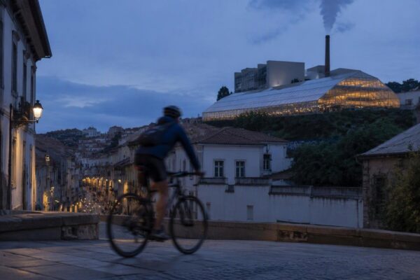 Cuenca impulsa red térmica híbrida para bajar emisiones y costos