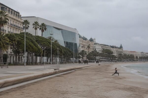 48 heures de bien-être à Lucia Cannes : entre spiruline, yoga et cause rose