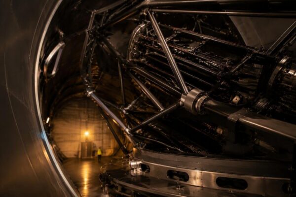 MOONS, le plus grand spectrographe européen, débute au VLT