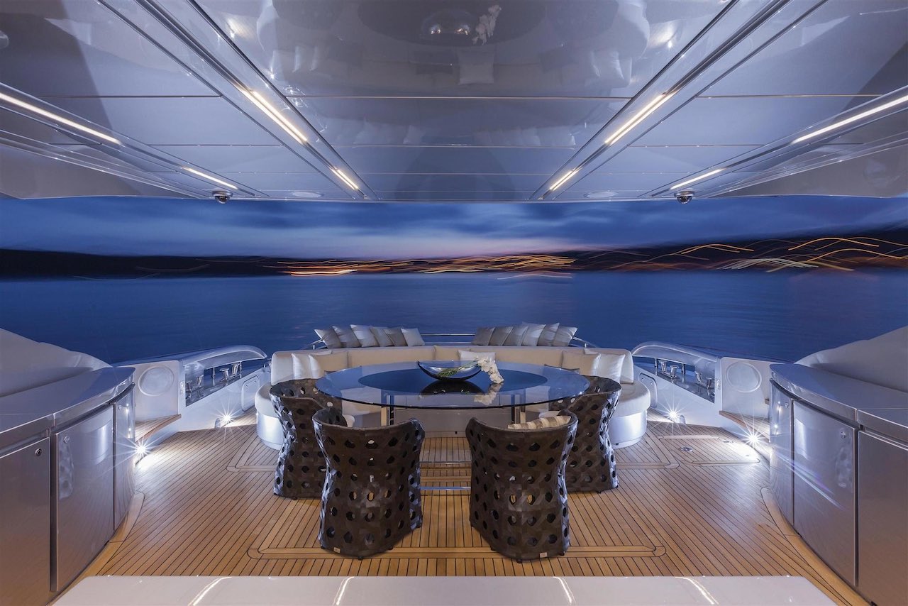 Pershing 108 trasforma