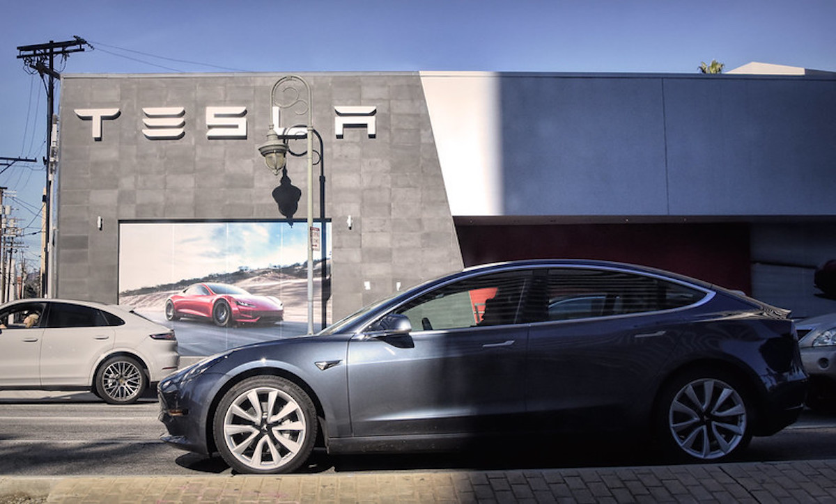 Perché Tesla e Netflix stanno deludendo gli investitori nonostante i flussi di cassa disponibili
