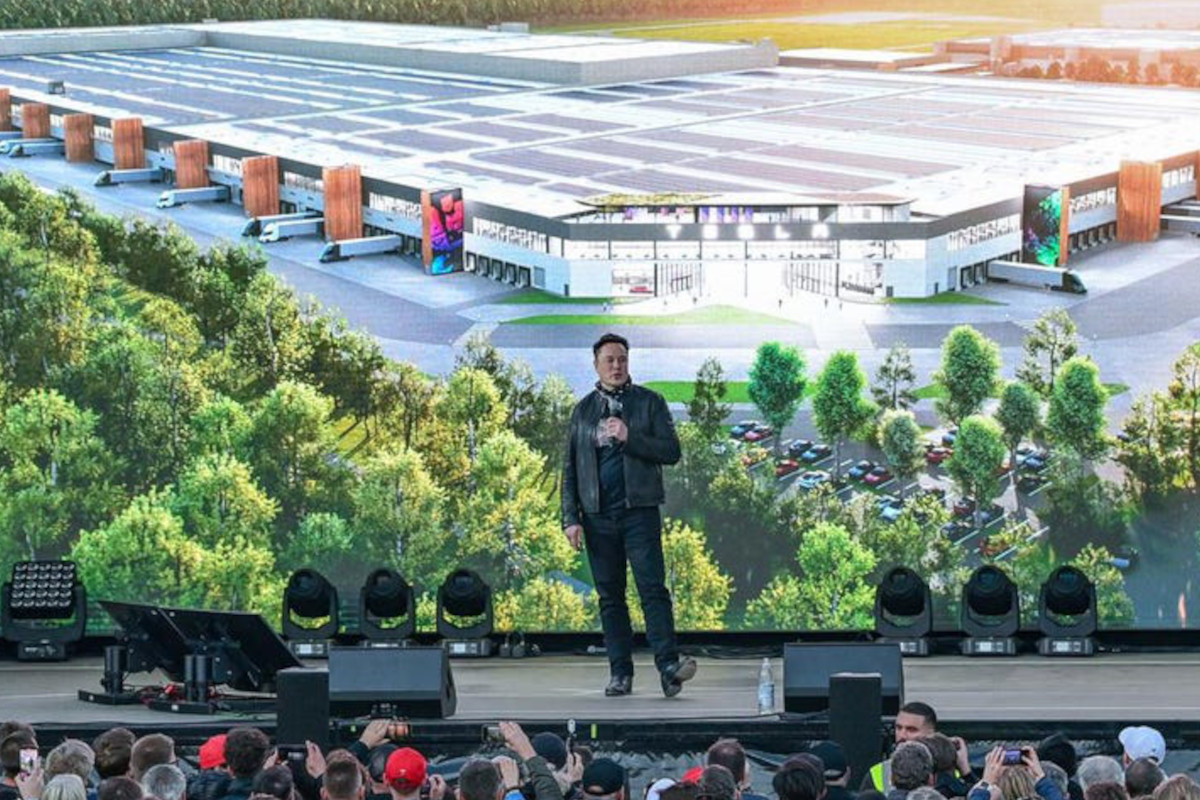 Tesla verso la produzione globale con un netto trimestrale di 1,6 miliardi di dollari