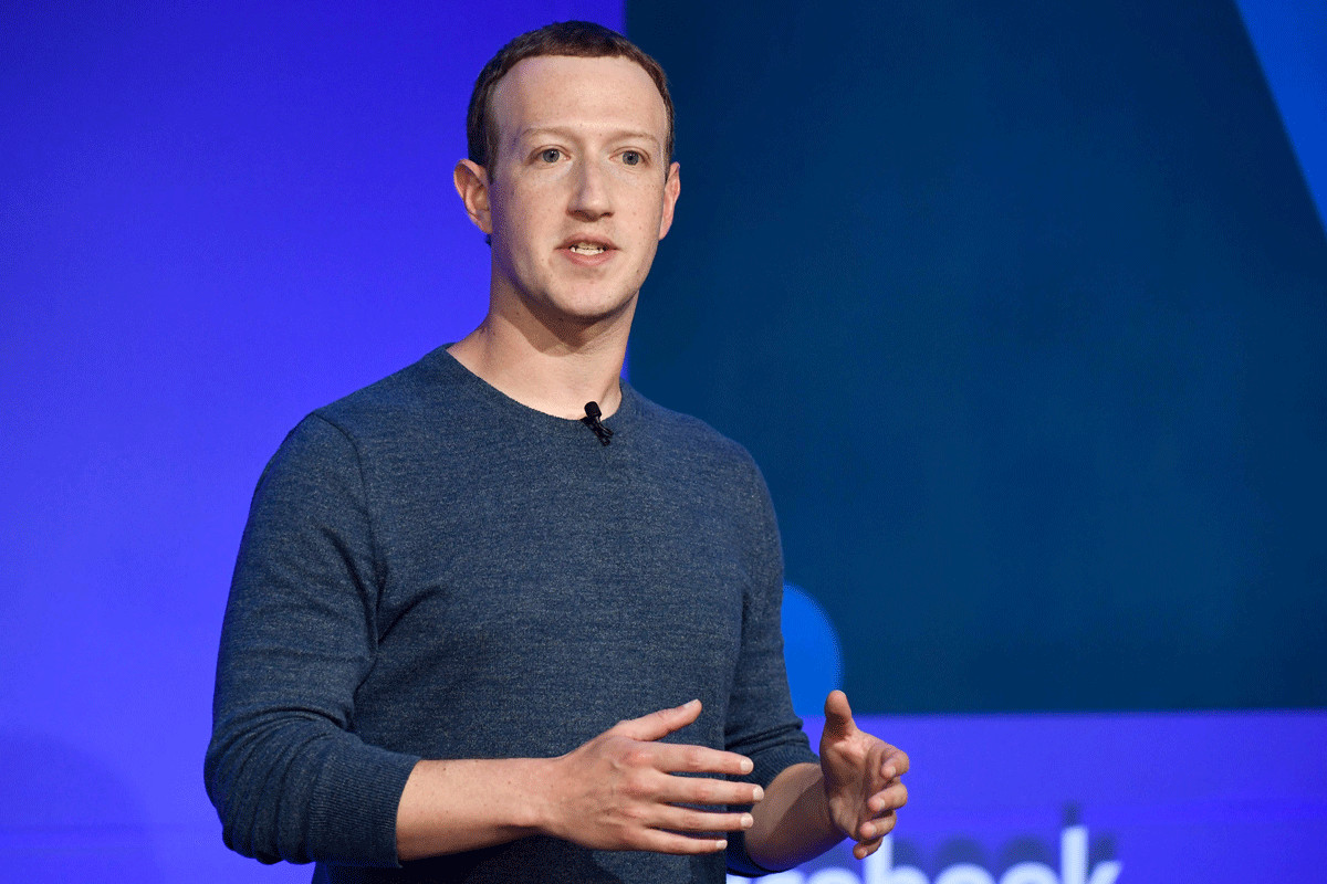 WhatsApp, Facebook e Instagram down: Mark Zuckerberg perde 7 miliardi di dollari