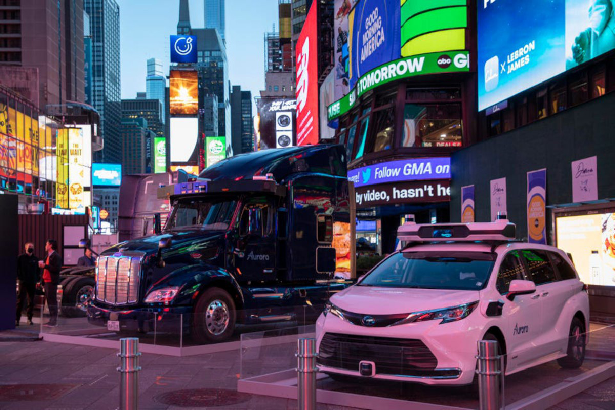 Aurora si unisce al Nasdaq, crisi della supply-chain aumenta l’interesse per i camion robot