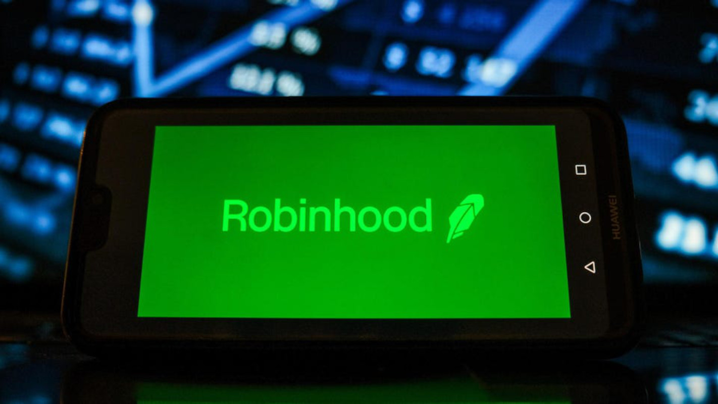 Robinhood, denunciata tentata estorsione e violazione della sicurezza