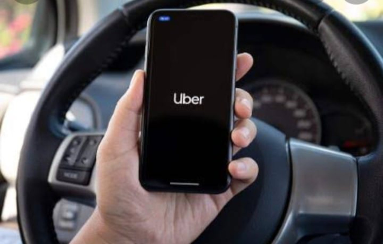Uber aumenta i prezzi del 10% a Londra per richiamare gli autisti