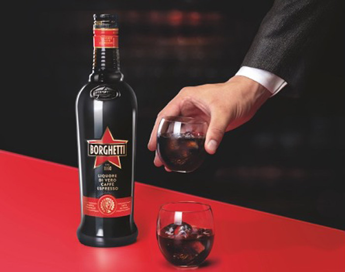 Borghetti svela la nuova bottiglia: un tocco di stile per brindare alla giornata internazionale del caffè