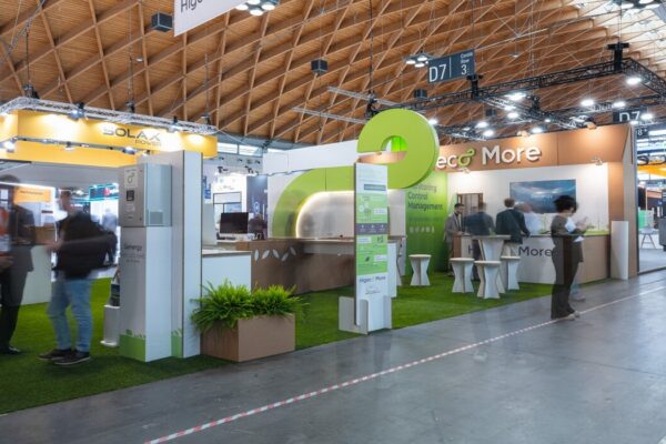 Materiali leggeri, spazi flessibili: il cartone come nuova grammatica dell’arredo temporaneo
