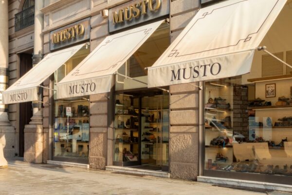 Musto Calzature, la boutique di Via Dante che veste Milano da oltre quarant’anni