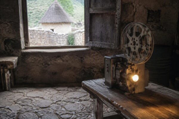 Recensione di Ancestral Visions of the Future: un cine-memoir tra esilio e identità