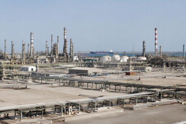 Settore energetico italiano a rischio: l'appello dei petrolieri al governo