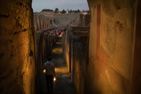 Turismo a Ferragosto: Pompei e Napoli registrano numeri record