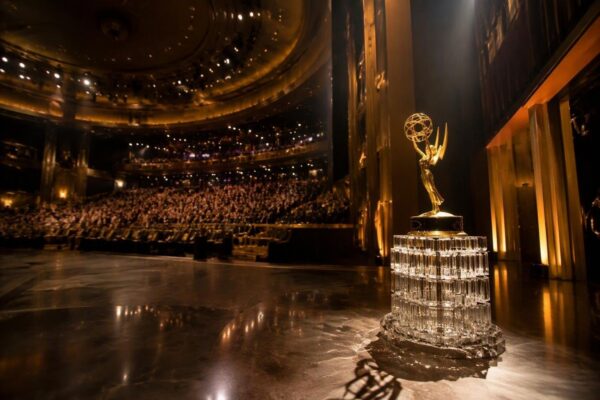 Apple TV domina le Emmy 2026 con 27 premi