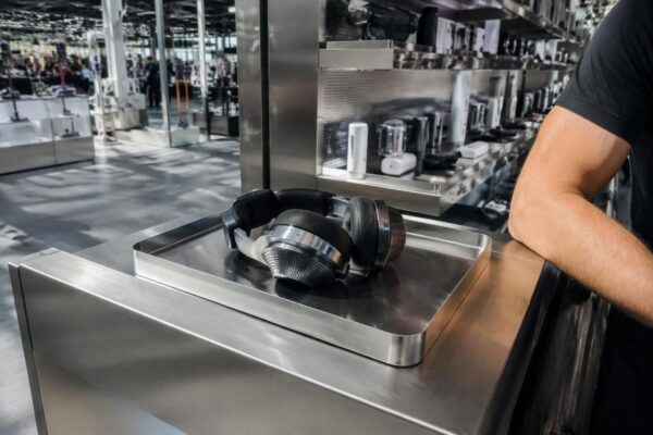 MediaWorld lancia il prezzo shock per le cuffie Dyson Zone