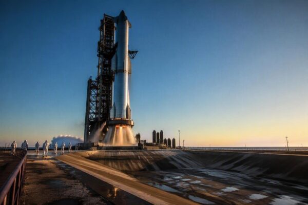SpaceX prepara il lancio di Starship Flight 14 con satelliti Starlink V3