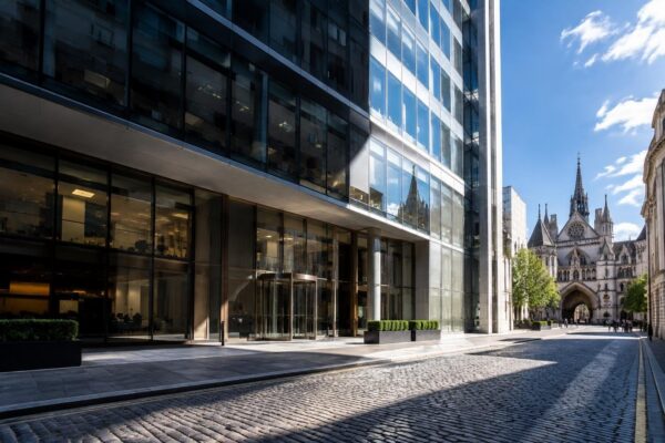 Blackout della zona europe-west2-b di Google colpisce banche e tribunali