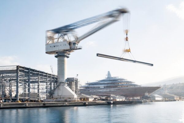 Ferretti Group ottiene ZES per yacht da 100 metri ad Ancona