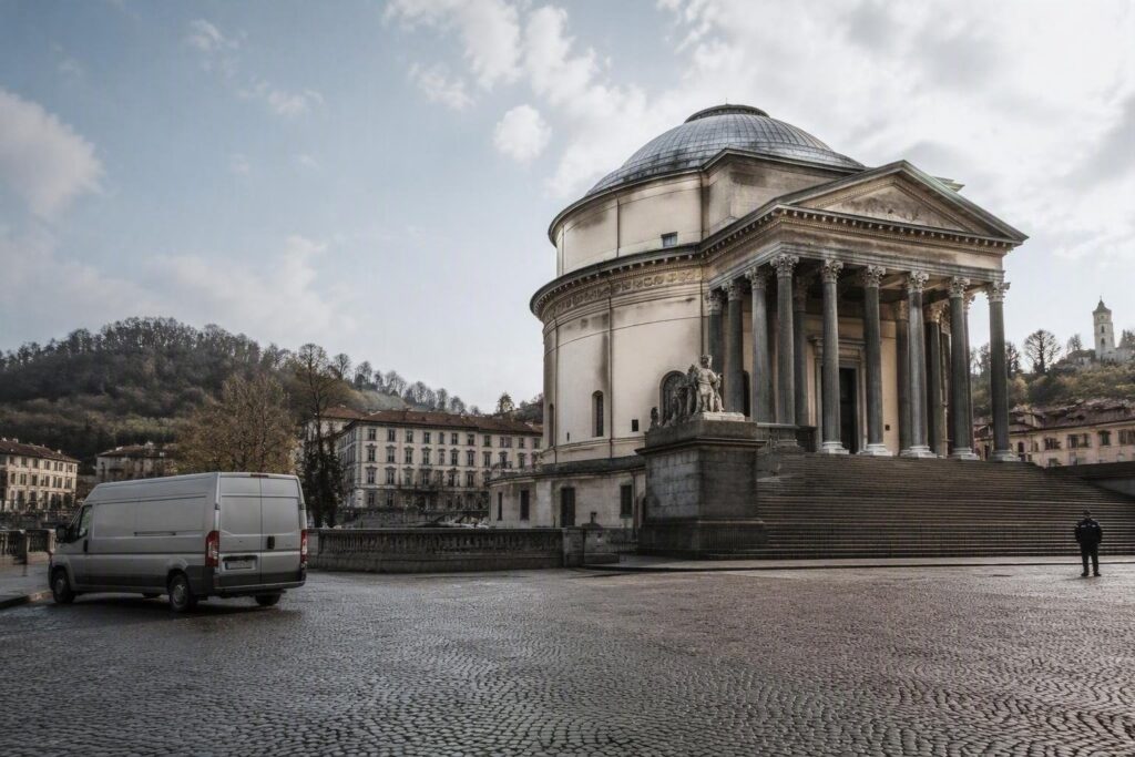 Torino: arrestato un 36enne per furto aggravato in piazza Gran Madre di Dio