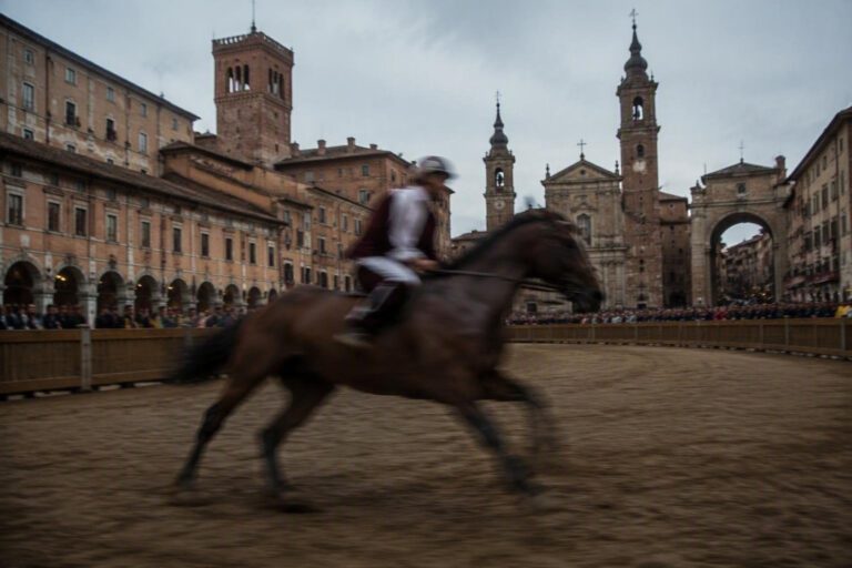 Dino Pes vince il Palio di Asti: Excalibur porta al successo il Rione San Martino-San Rocco