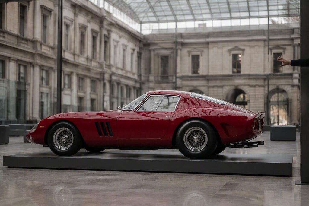 Salone Auto Torino 2026: omaggio a Sergio Pininfarina con Ferrari e fotografie