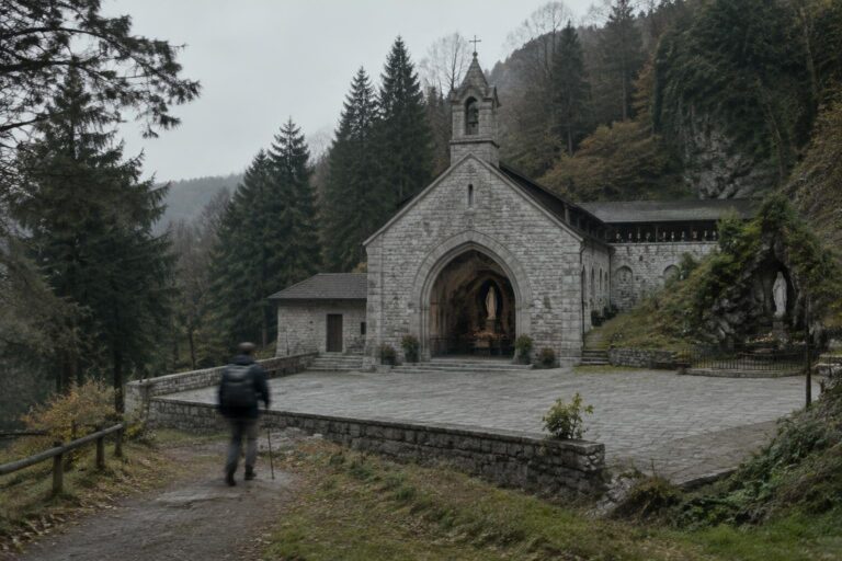 Don Michele Olivero saluta il Santuario Grotta di Lourdes a Coazze
