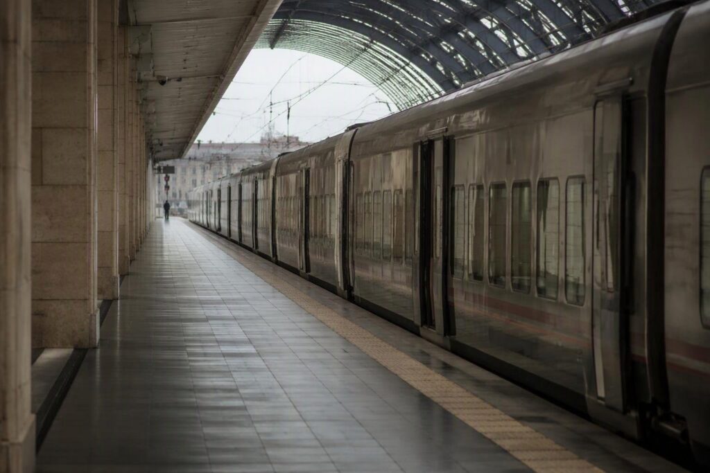 Fuga in treno da Novara arrestata a Roma: ritrovati pistola e gioielli