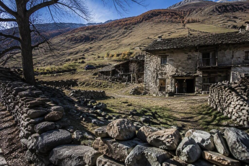 Indagine sulla “comunità pseudo-spirituale” nella Bassa Valle: arresto per riduzione in schiavitù