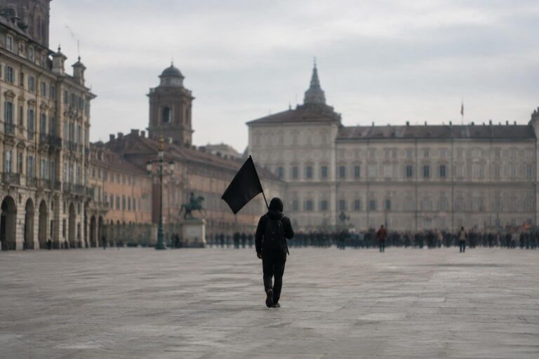 Manifestazione a Torino contro il riarmo: provvedimenti del questore