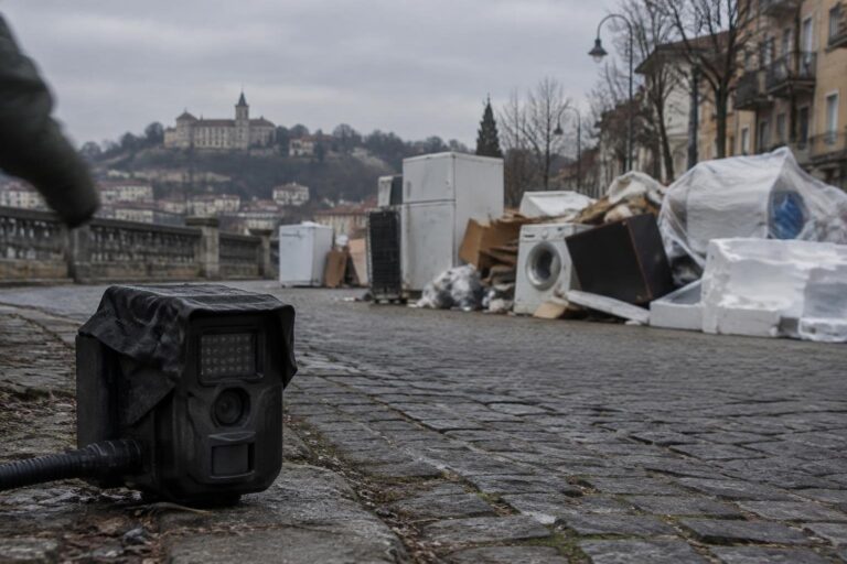 Moncalieri introduce fototrappole per sanzionare gli abbandoni