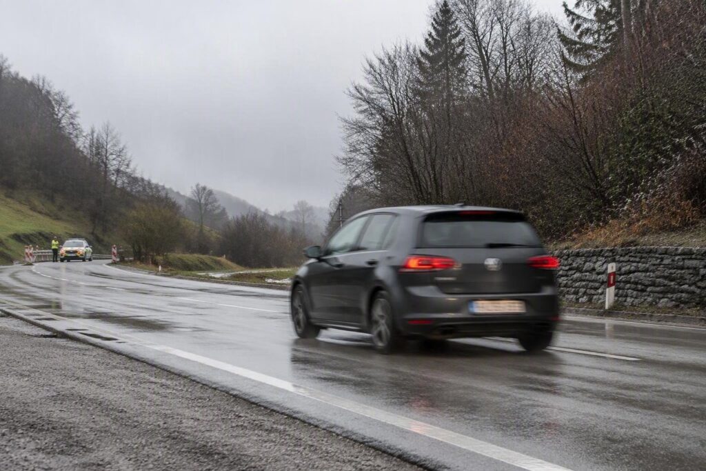 Carabinieri scoprono patente falsa: 2.257 euro di multa e fermo auto per tre mesi