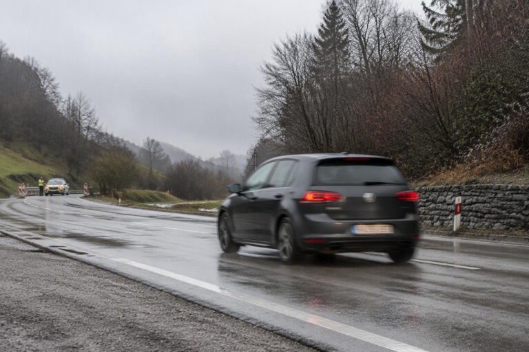 Carabinieri scoprono patente falsa: 2.257 euro di multa e fermo auto per tre mesi