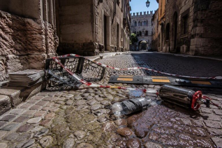 Sciame d’api in centro a Trento: l’intervento delle forze dell’ordine