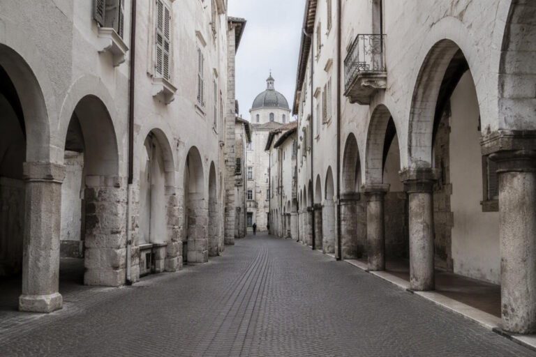 Sicurezza urbana a Trento: strategie anti-borseggio efficaci
