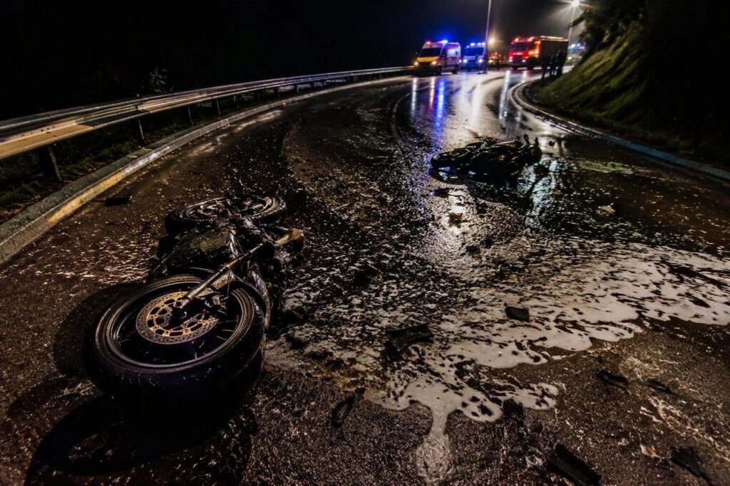 Due motociclisti feriti in scontro sulla statale 612
